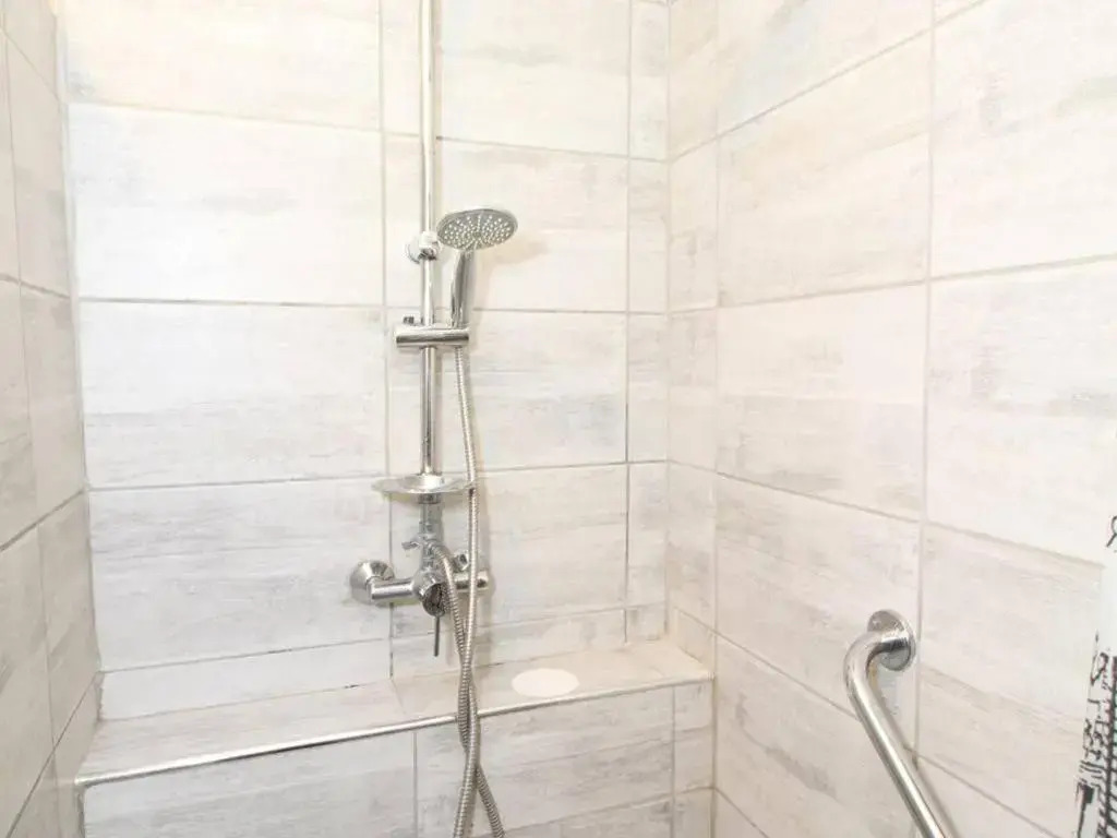 Appartement Balaruc-les-Bains, 1 pièce, 2 personnes - FR-1-553-120