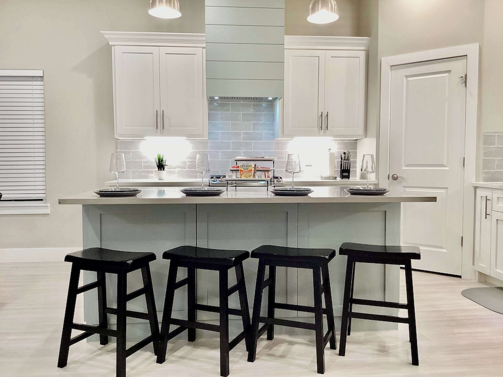 Kemah Marina  Home for 8