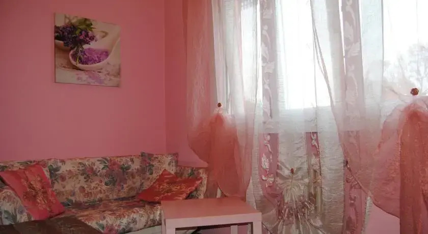 Pink House Kiara