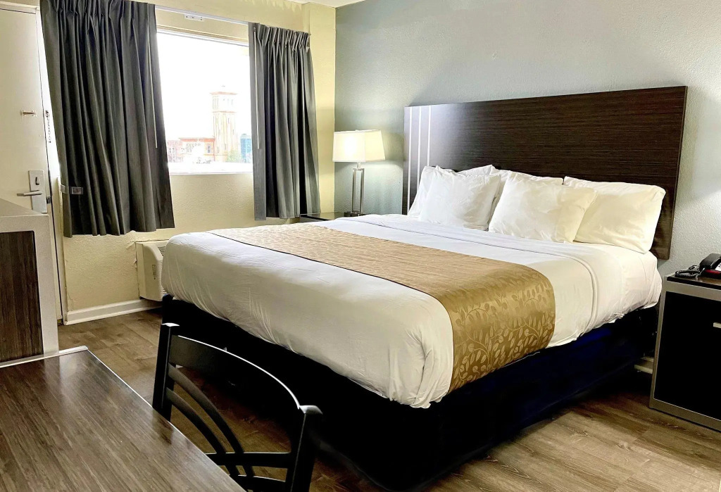 Red Carpet Inn & Suites