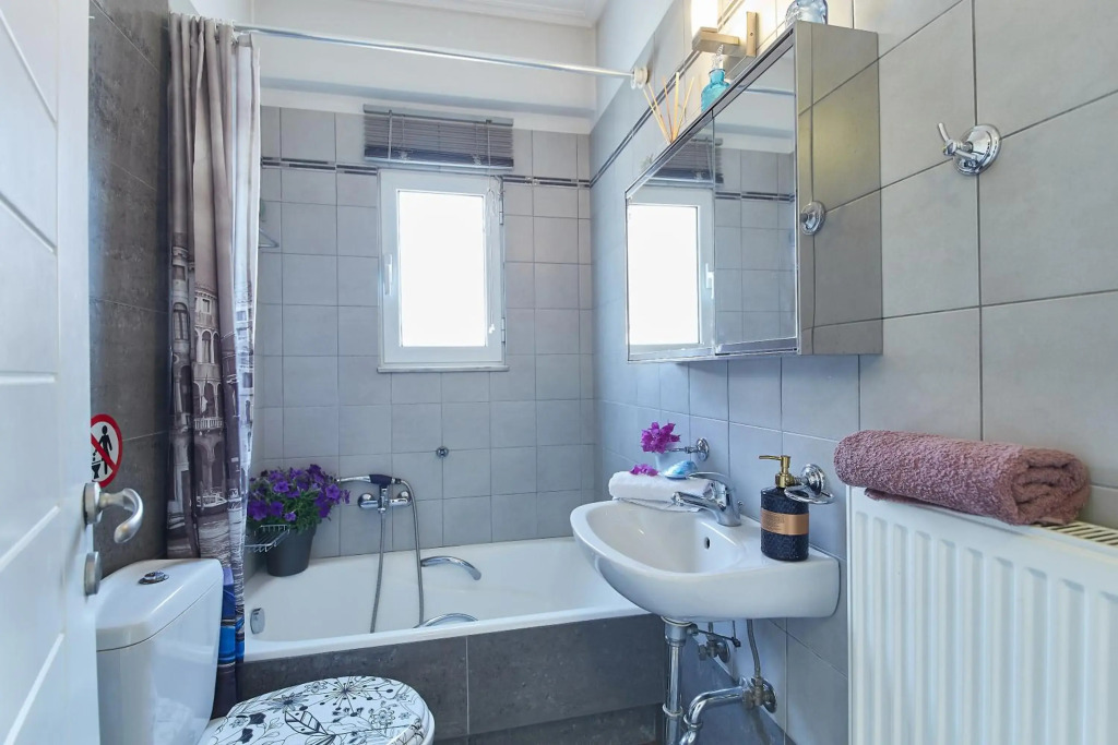 CASA MYRlAM -Suite Apartment in Marousi with View and Private Parking-