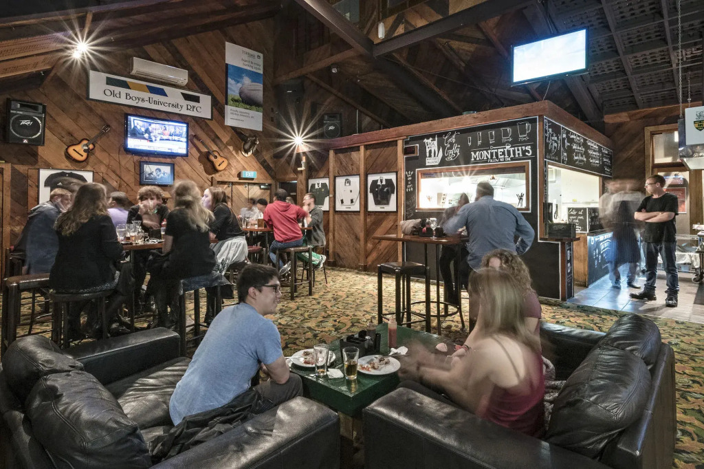 The Cambridge Hotel & Backpackers