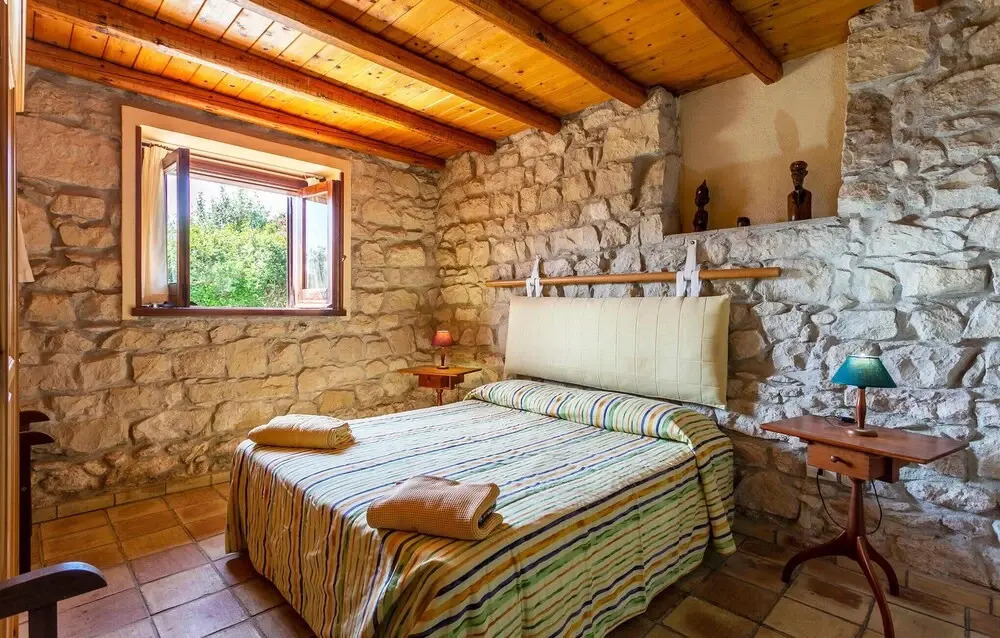 Awesome Home in Ragusa With 5 Bedrooms, Wifi and Private Swimming Pool