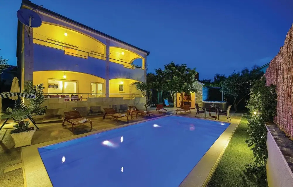 Awesome Home in Kastel Novi with WiFi, 4 Bedrooms & Hot Tub