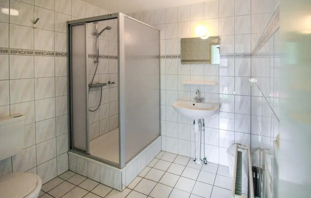 Amazing Home in Heinkenzand With Wifi and 4 Bedrooms