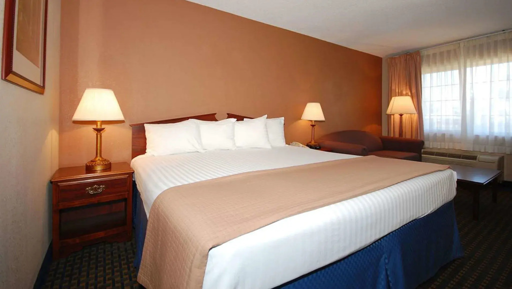 Magnuson Hotel Red Baron