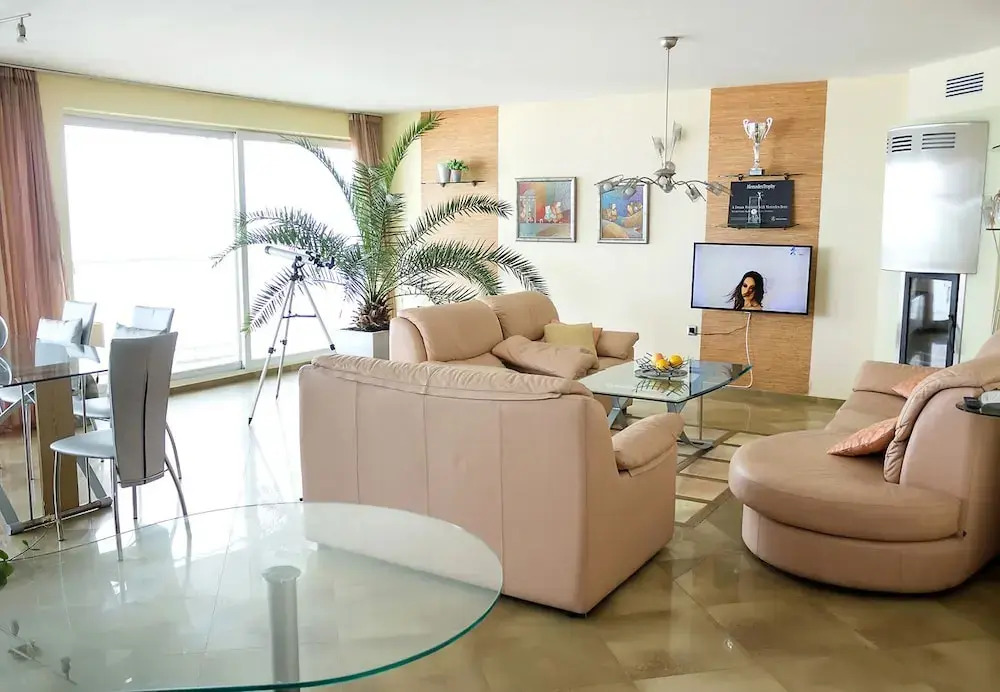 FM Deluxe 2-BDR Apartment - Varna Port