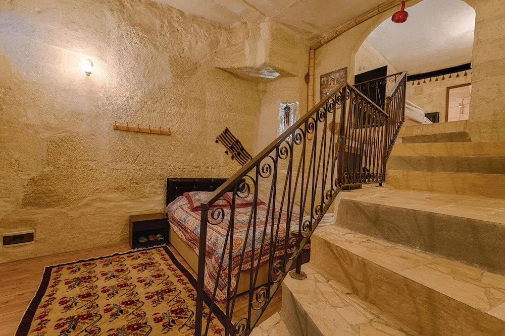 Avlu Cave House