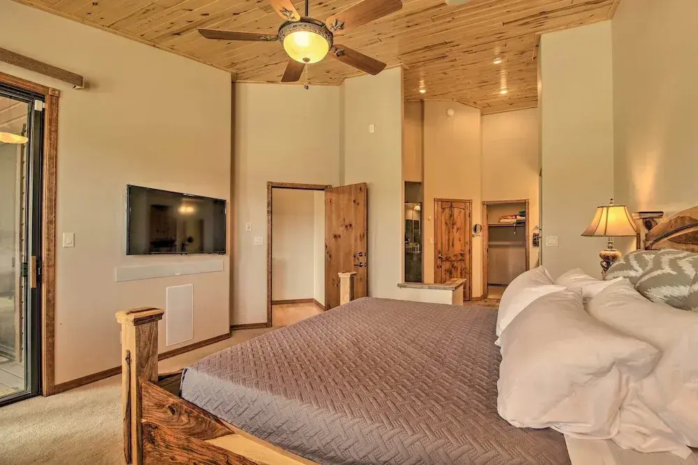 Golf Course & Lake Views: Luxe Show Low Cabin