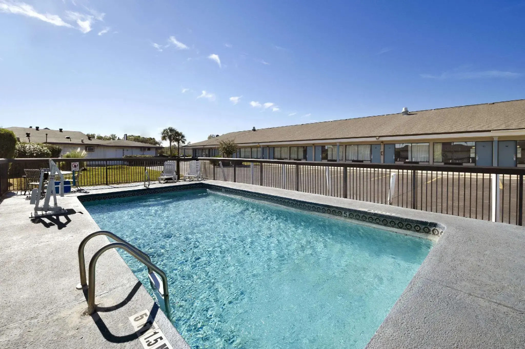 Studio 6 Suites Hinesville, GA