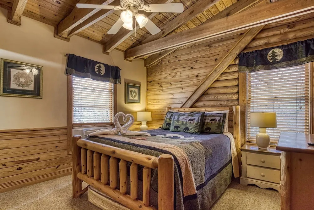 Er20 - Eagles Roost Great Location! - Close To Town! 4 Bedroom Cabin by RedAwning