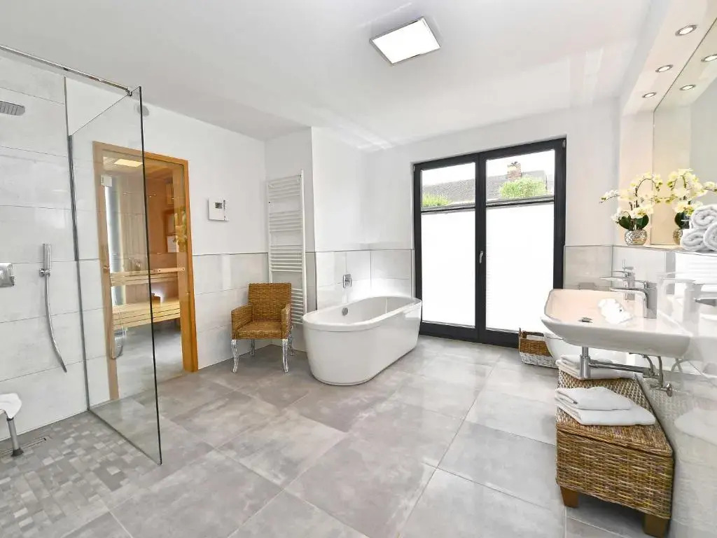 Villa LEVANTE in Binz - Gartenwohnung mit Kamin, Sauna, Terrasse