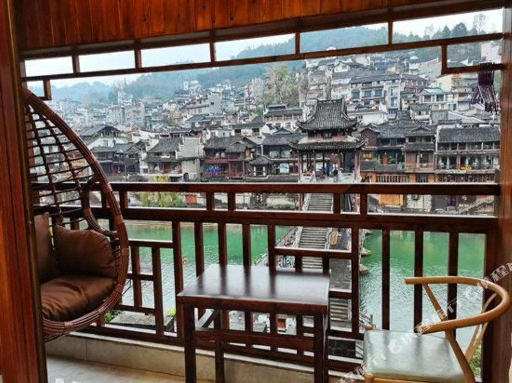 Xifeng Shouma Hostel Huilongge(凤凰西风瘦马客栈)