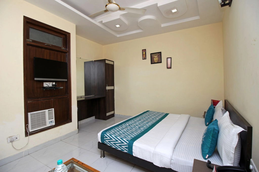OYO 7353 Mahipalpur