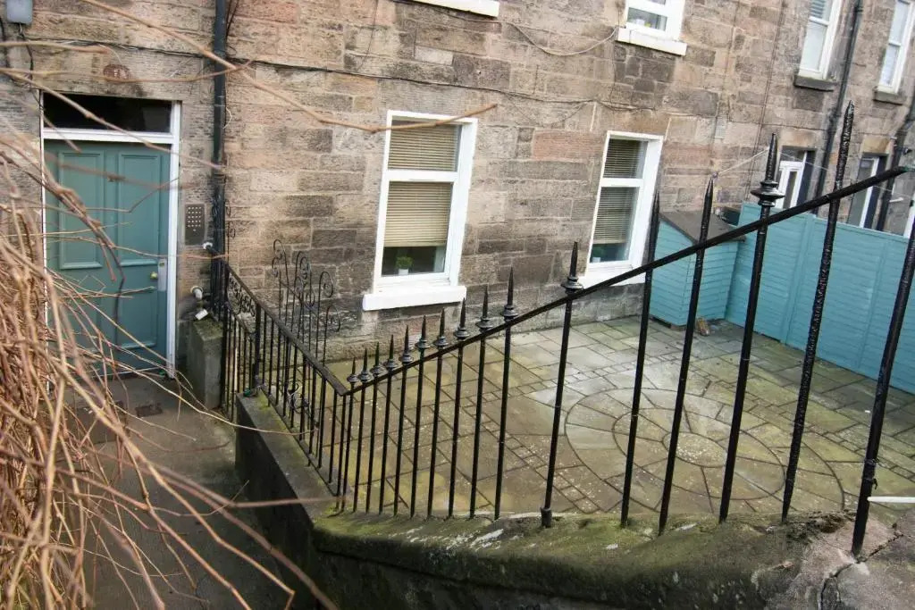 427 - Salmond Place Apartment