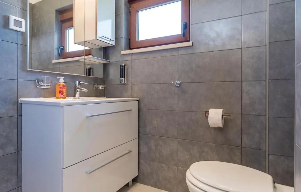 Beautiful Home in Buici With Wifi and 4 Bedrooms