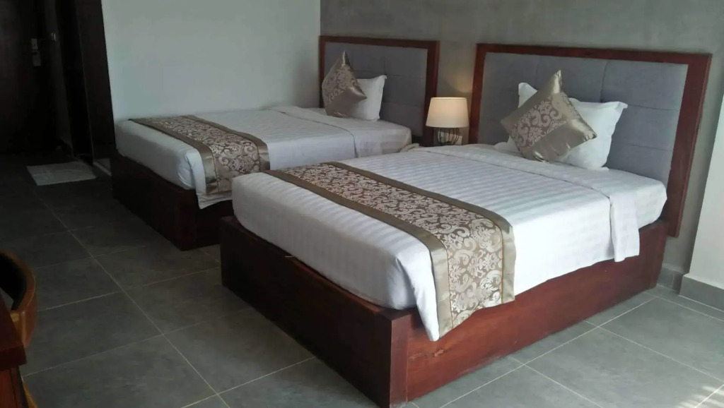 Phoenix Sea View Hotel