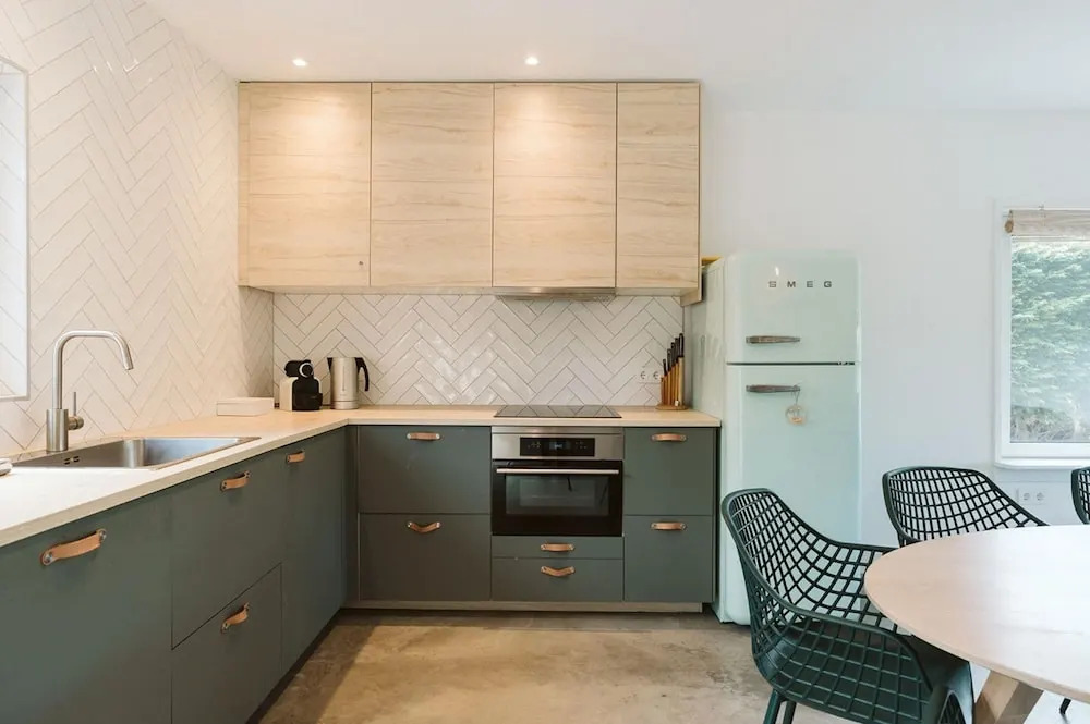 Large, Elegantly Furnished Holiday Home With Lots of Privacy on a Family Park