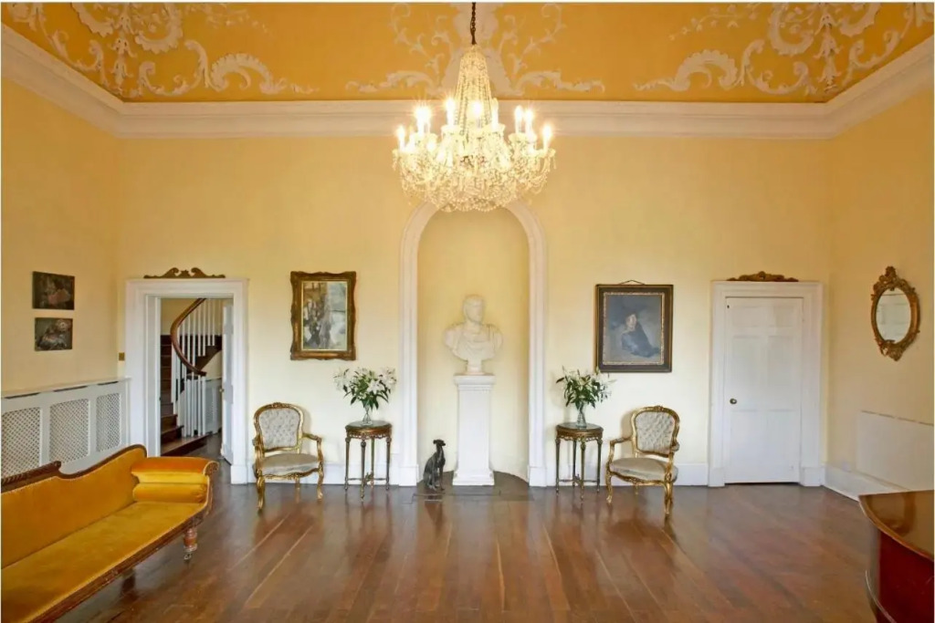 Newcourt Manor