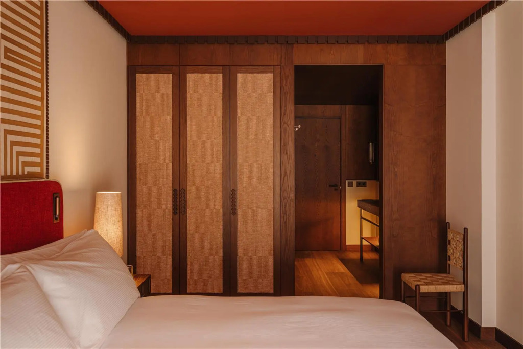 Palacio De Godoy Caceres, Curio Collection By Hilton