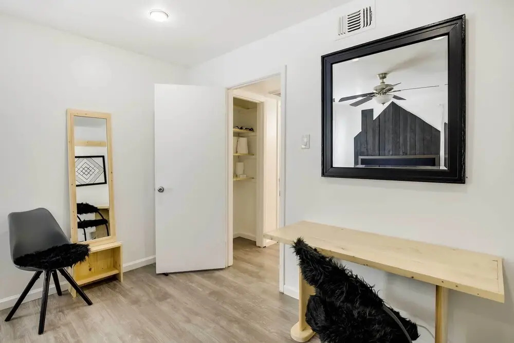 Serene Dallas Condo w/ Pool - Walkable Location!