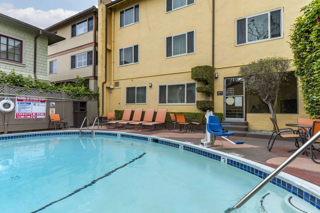 Best Western Carmels Town House Lodge