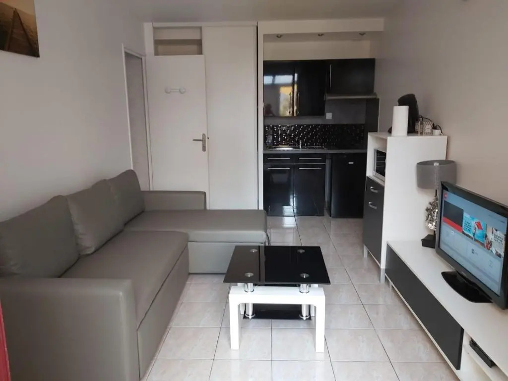 Coquet studio a 150m de la plage
