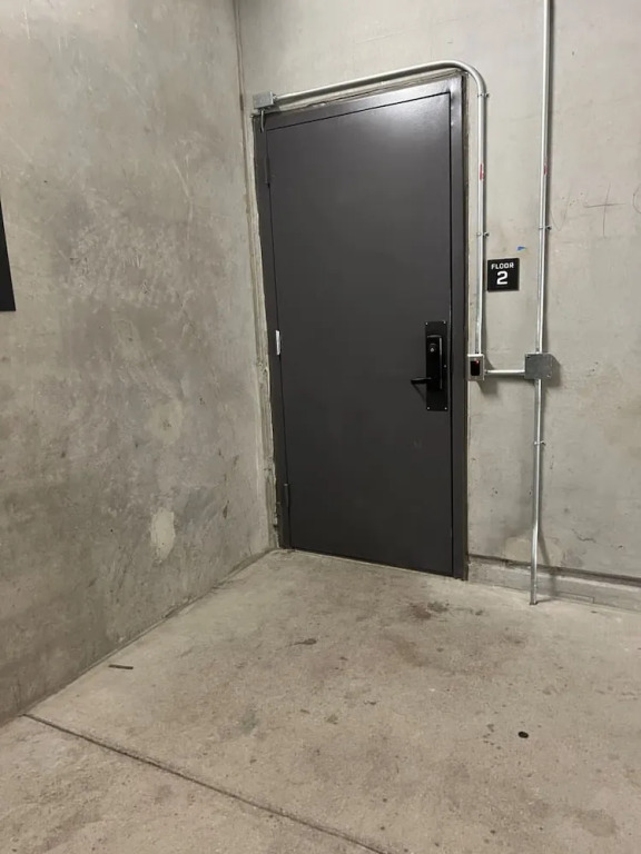 12 Min to Downtown Pool Balcony Free Parking