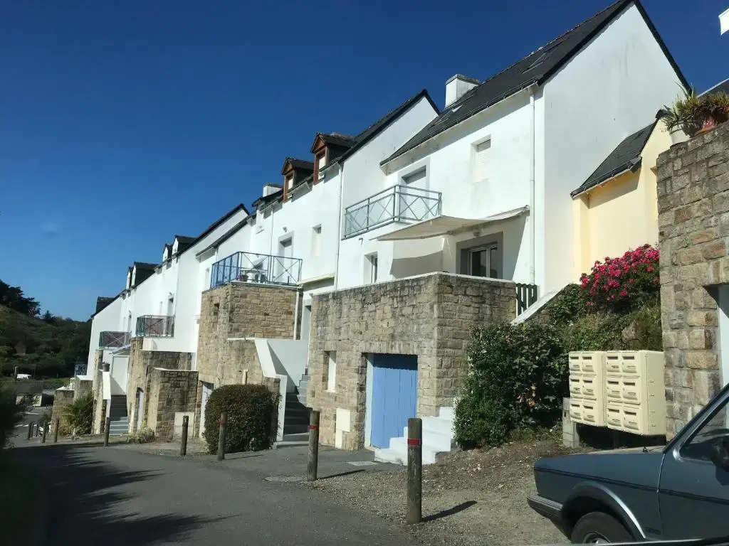 Appart Hôtel Port Sauzon balcon et parking privé