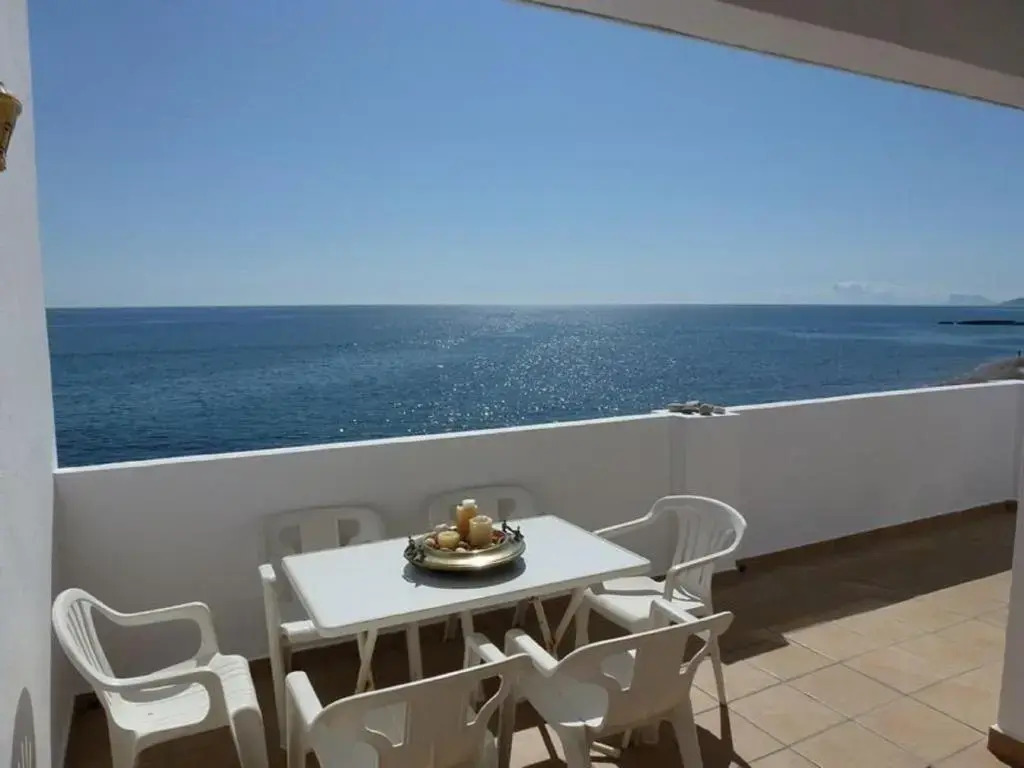 Estepona Frontline Beach Homely 3 bedrooms duplex with amazing views