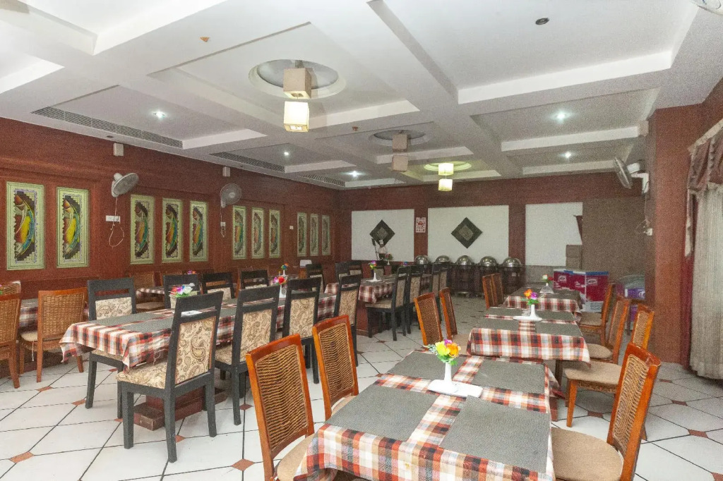 Oyo 12075 Hotel Regalia Retreat
