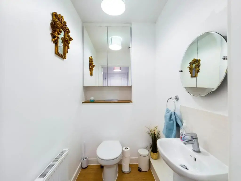 Cheerful 5-BDR/3-BATH House w/ Free Parking