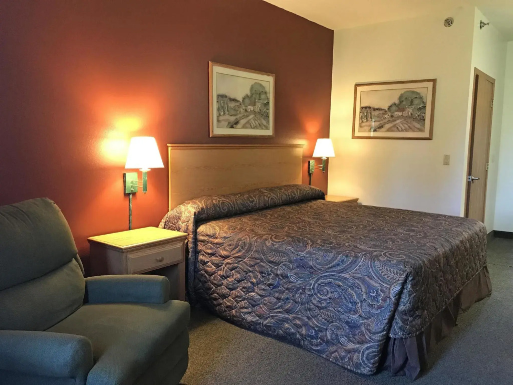 Westbridge Inn & Suites