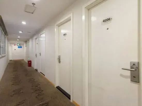 Su Shi Hotel (Shanghai Bund Nanjing East Road Subway Station)