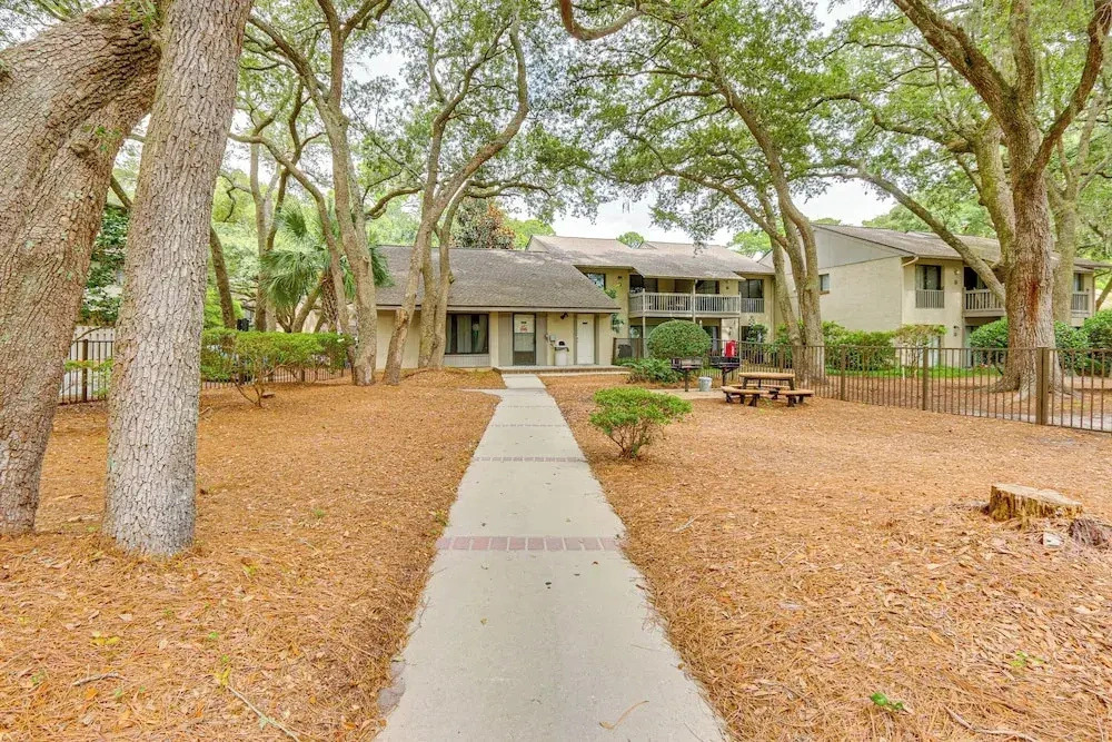 Walk to Folly Field Beach: Condo w/ Pool Access
