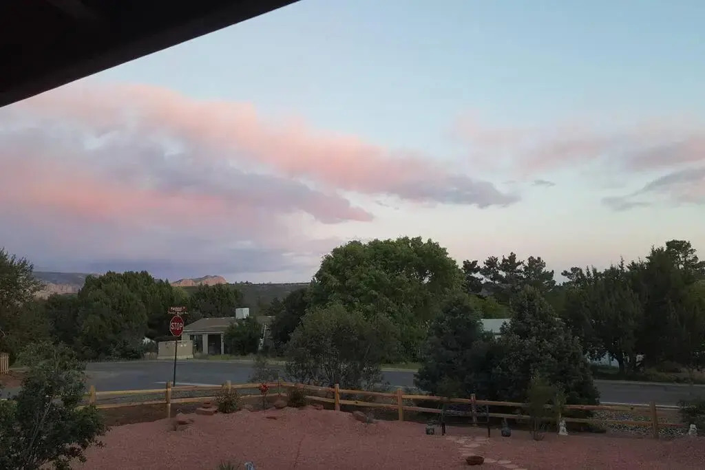Serene 2 Bedroom! Walk to Trails! Red Rock Mountain Views!