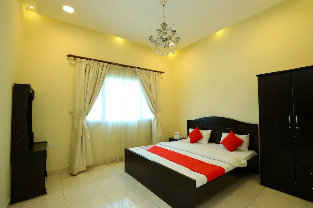 OYO 105 Grand Plaza 1