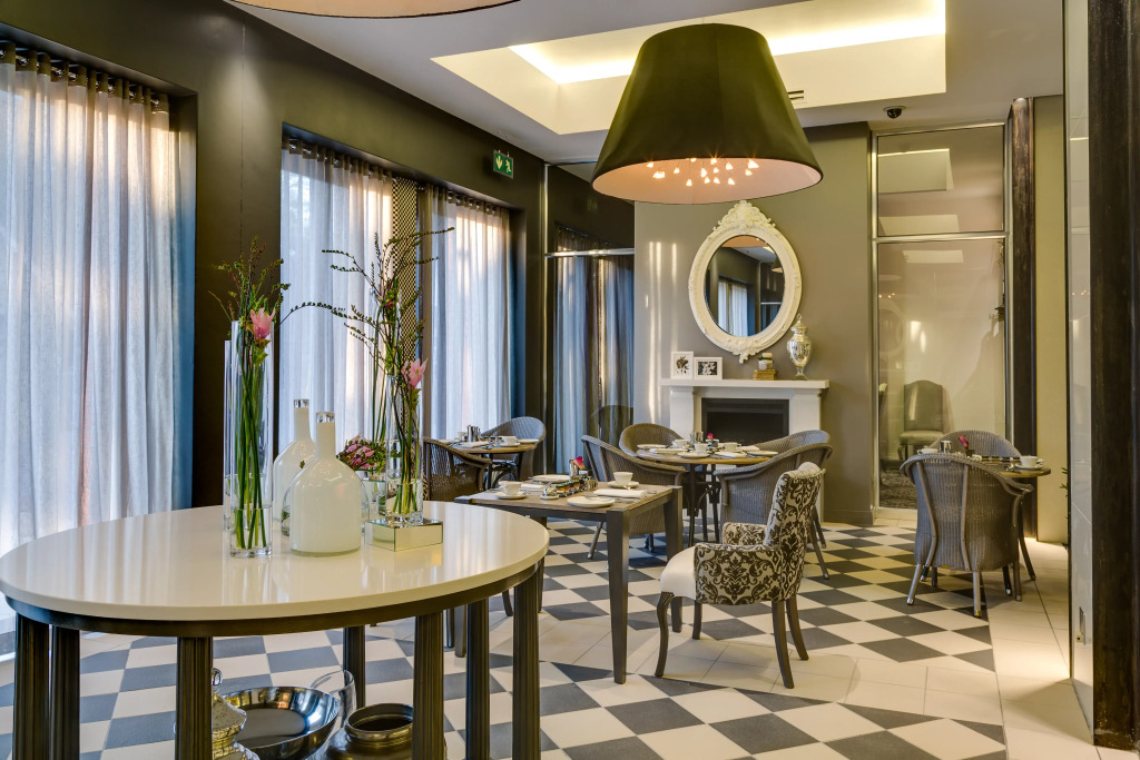 African Pride Melrose Arch, Autograph Collection