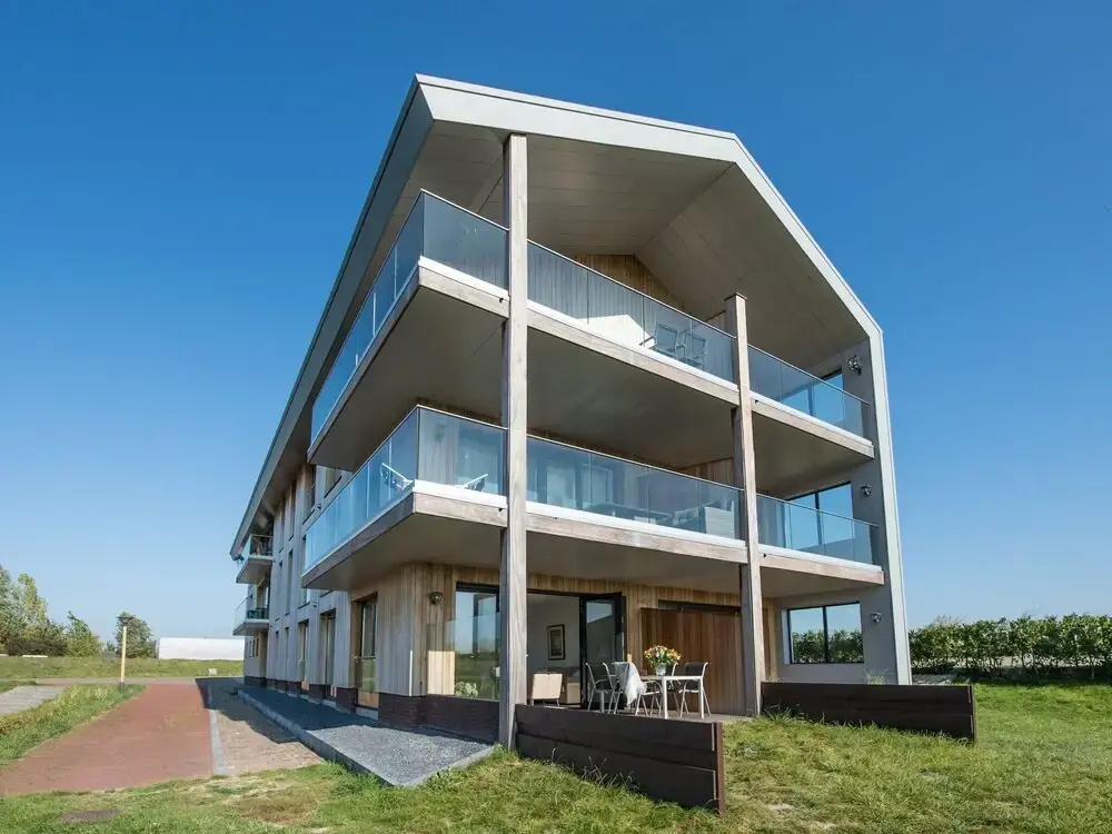 Beautiful apartment with beautiful views of the lively marina