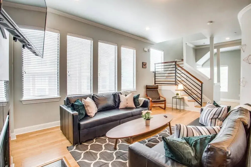 Grand Oak Lawn Town Home