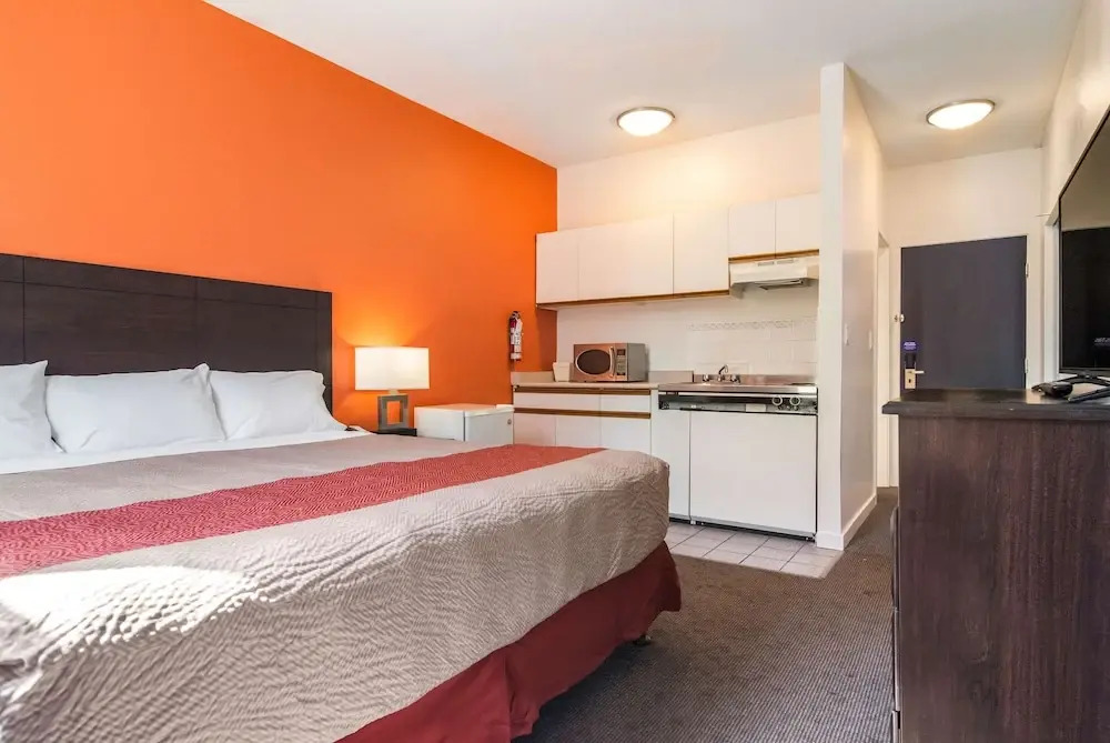 Econo Lodge Surrey