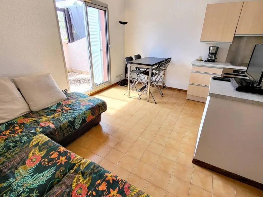 Appartement Six-Fours-les-Plages, 3 pièces, 5 personnes - FR-1-316-104