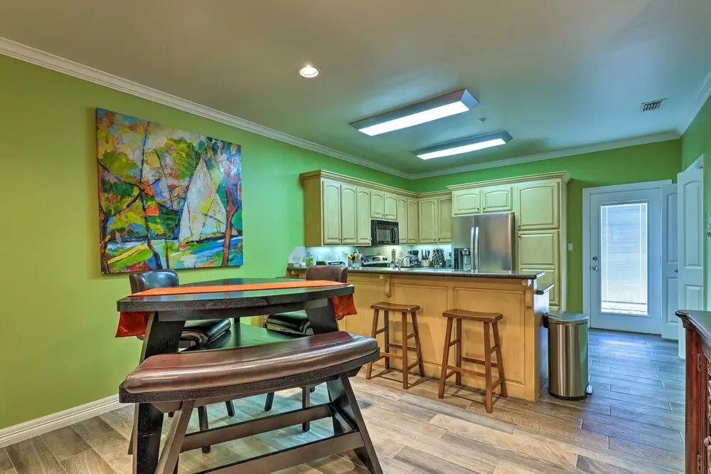 'pacifica' Condo w/ Balcony, Walk To Beach!