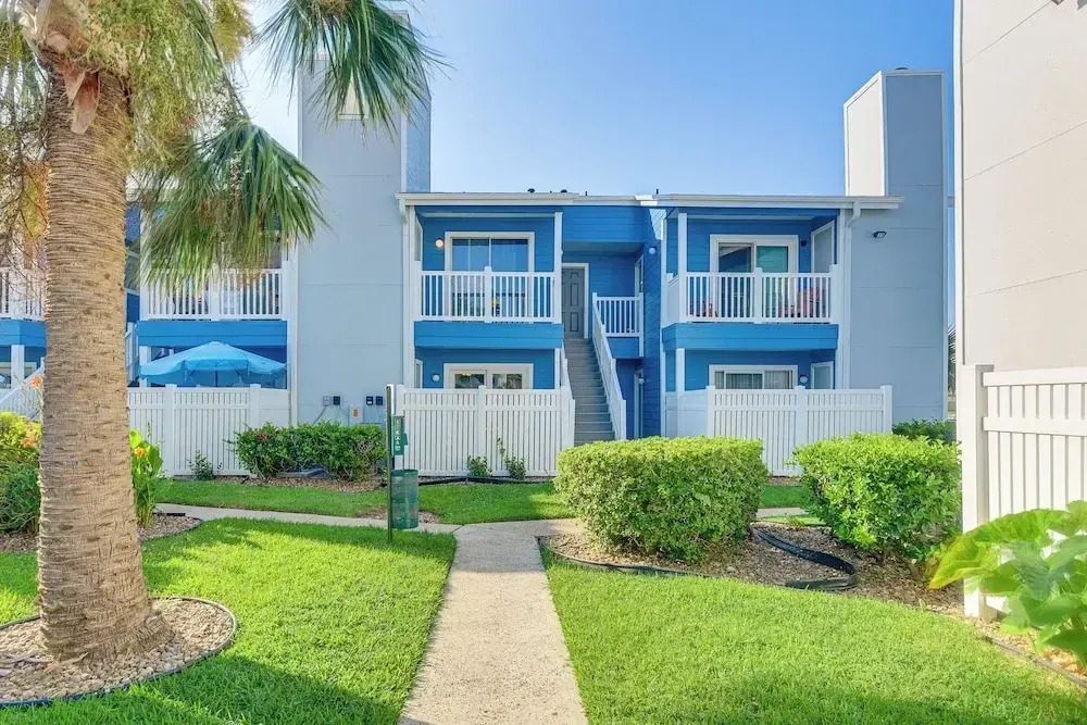 1/4 Mi to Seawall: Relaxing Galveston Condo!