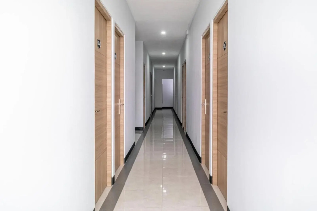 RedDoorz near Puri Indah Mall