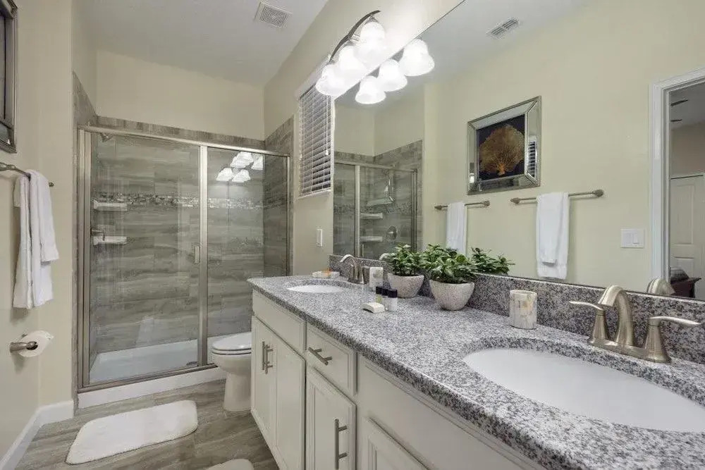 Luxury 5 bedroom home with private pool - 5 Br home by RedAwning