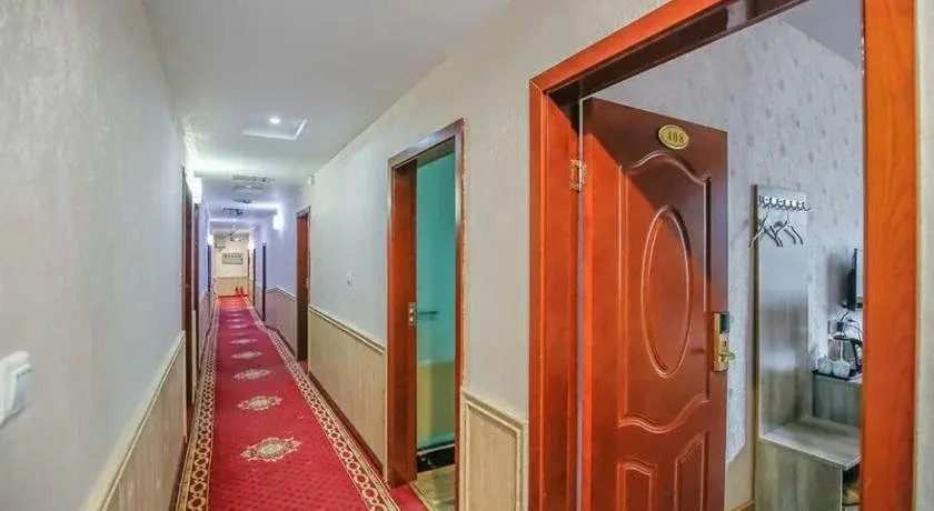 Yuhang Business Hotel