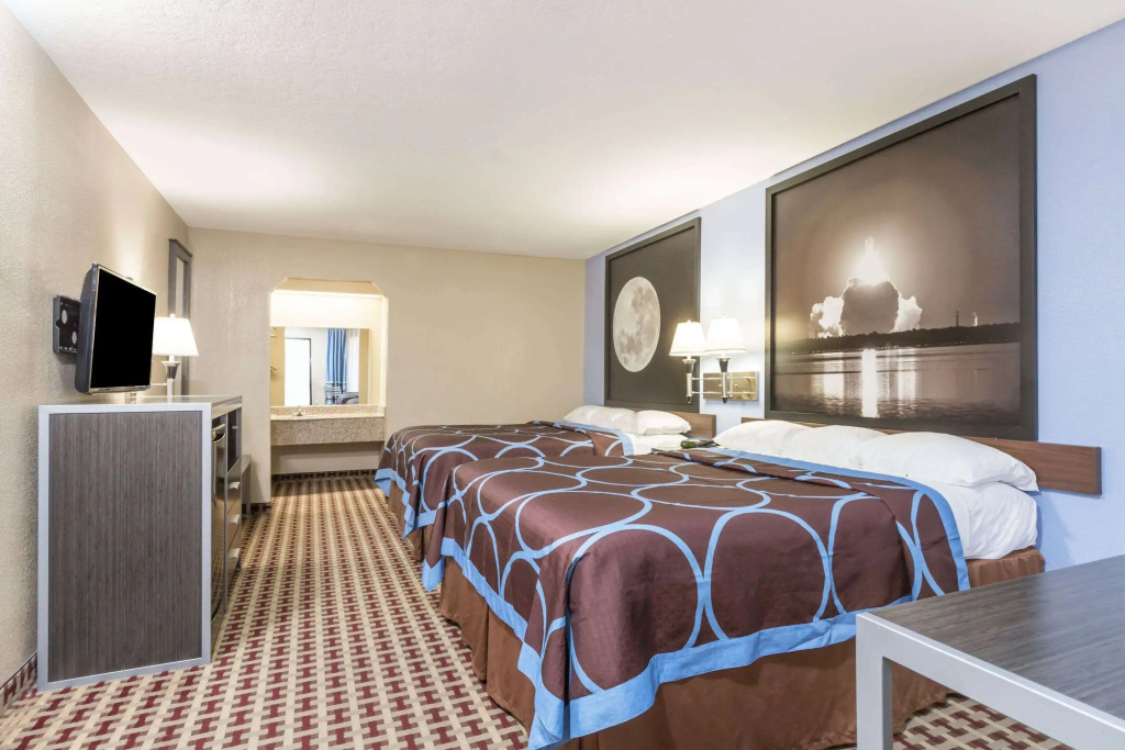 Super 8 by Wyndham Houston Webster NASA