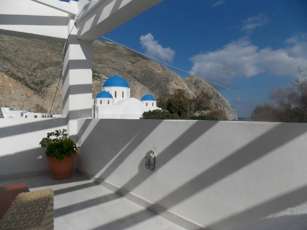 Sunrise Studios in Perissa
