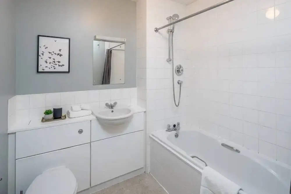 Modern 2 bed apt W/balcony 10 Mins to King's Cross
